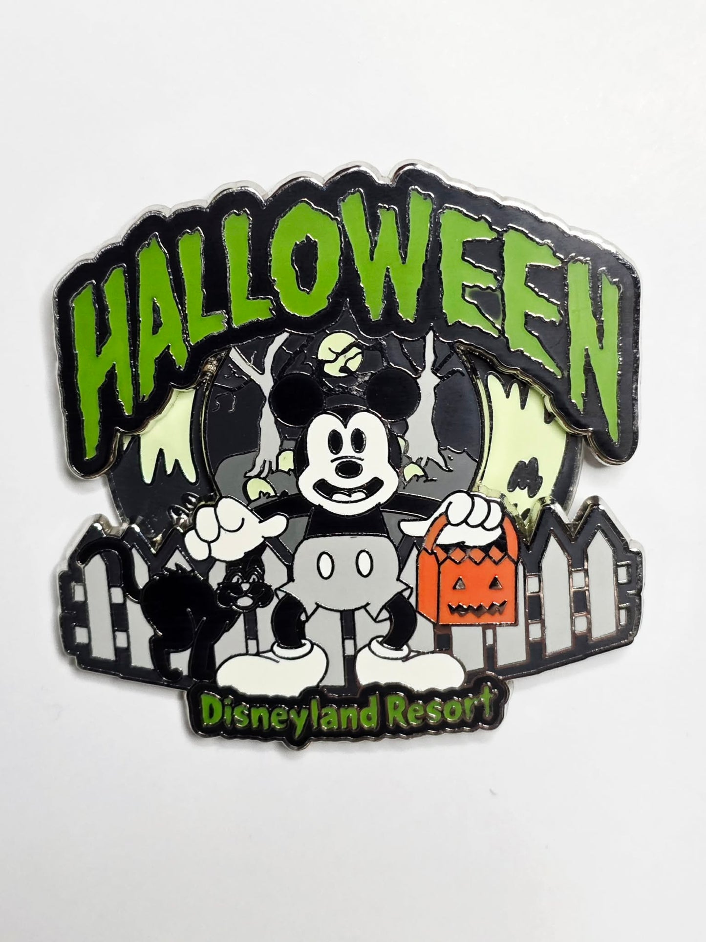 Mickey Mouse - 2003 Disneyland Resort Halloween spinner - glow-in-the-dark