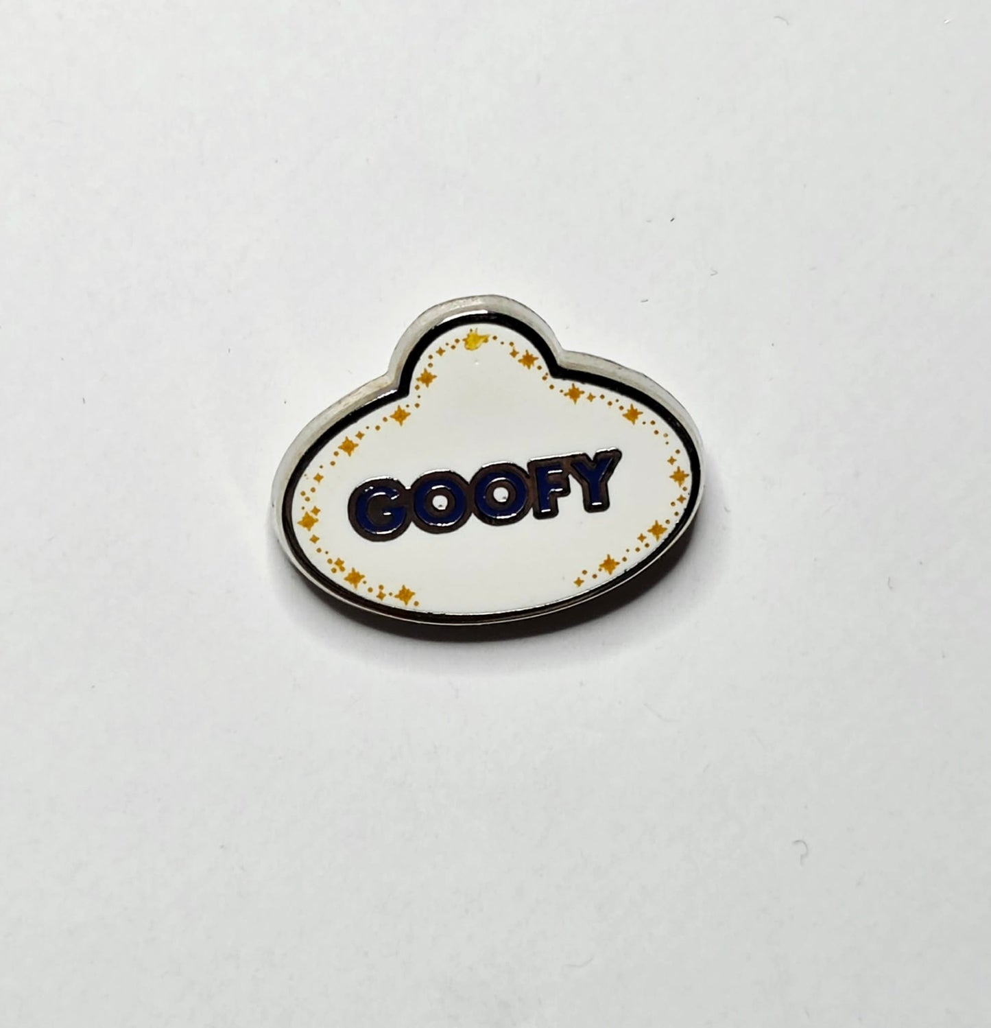 Disney Tiny Kingdom Series 2 "Goofy" name tag pin featuring gold star
