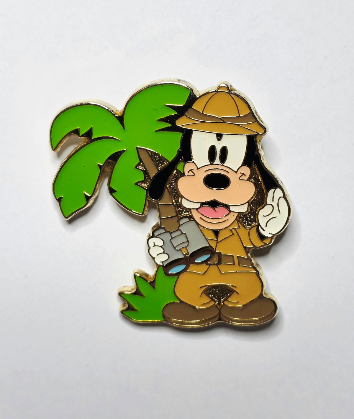 Jungle Carnival - Winter 2015 - Safari Goofy holding Binoculars