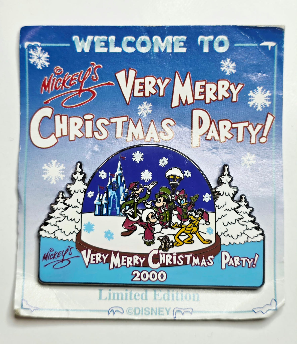 2000 Mickey, Minnie, /goofy, Donald and Pluto in Snowglobe