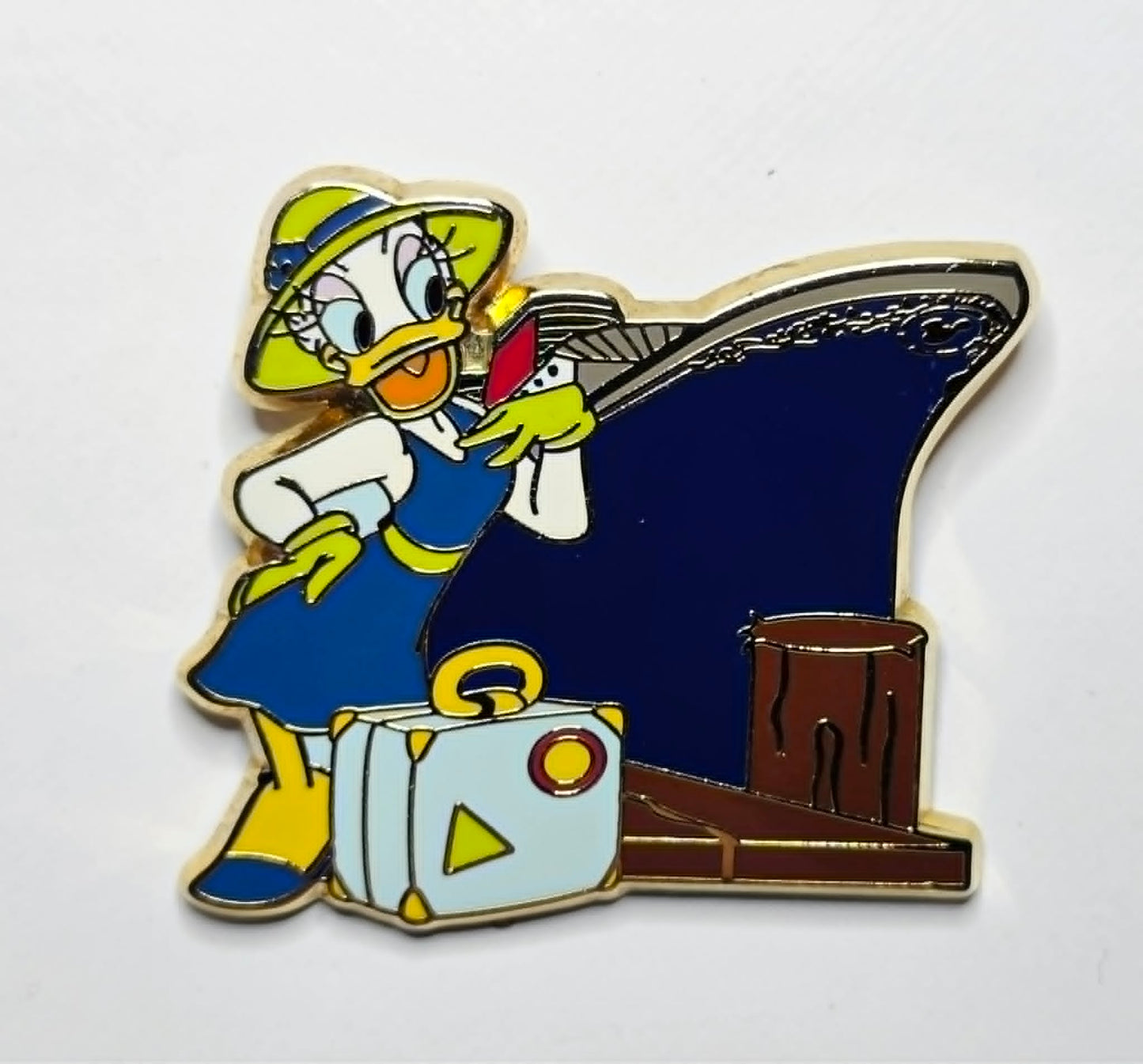 Daisy Duck - with a suitcase and a cruise ship