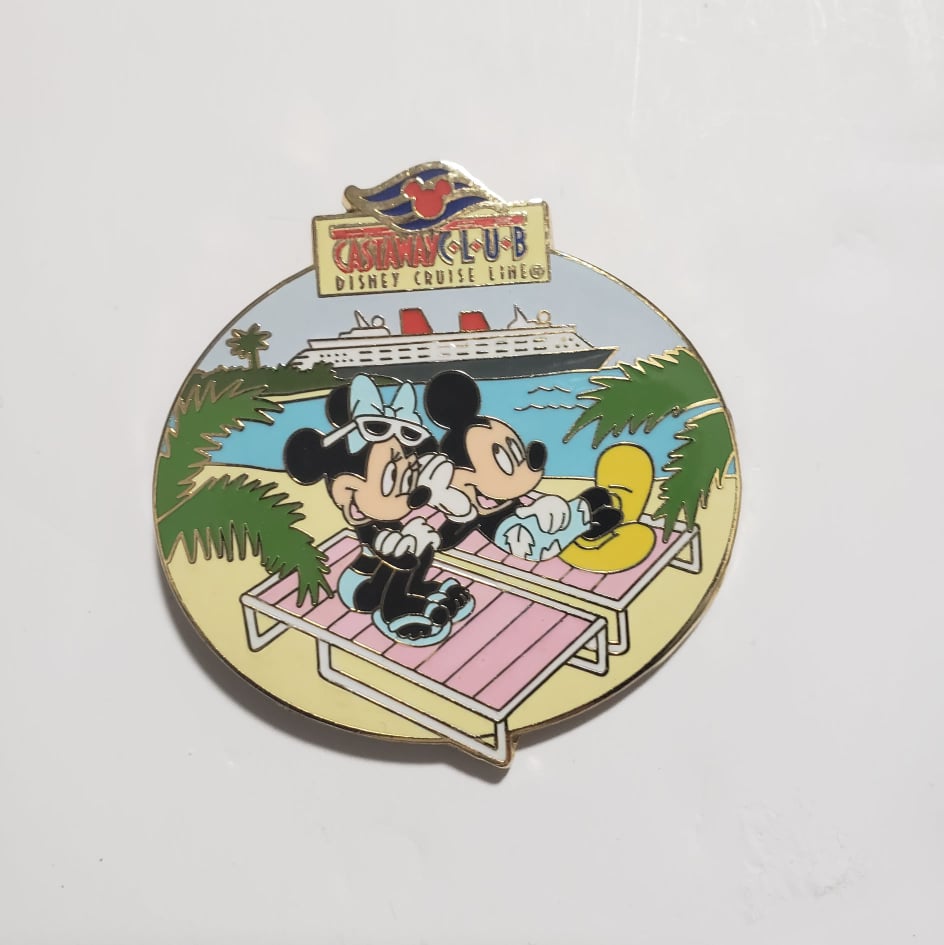 DCL - Castaway Club - Lanyard and 2 Pin Set (Gift) Pink Lounge & Light Blue Bow Pin Only