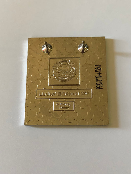 Characters & Cameras Mystery Collection - Dale CHASER LE250