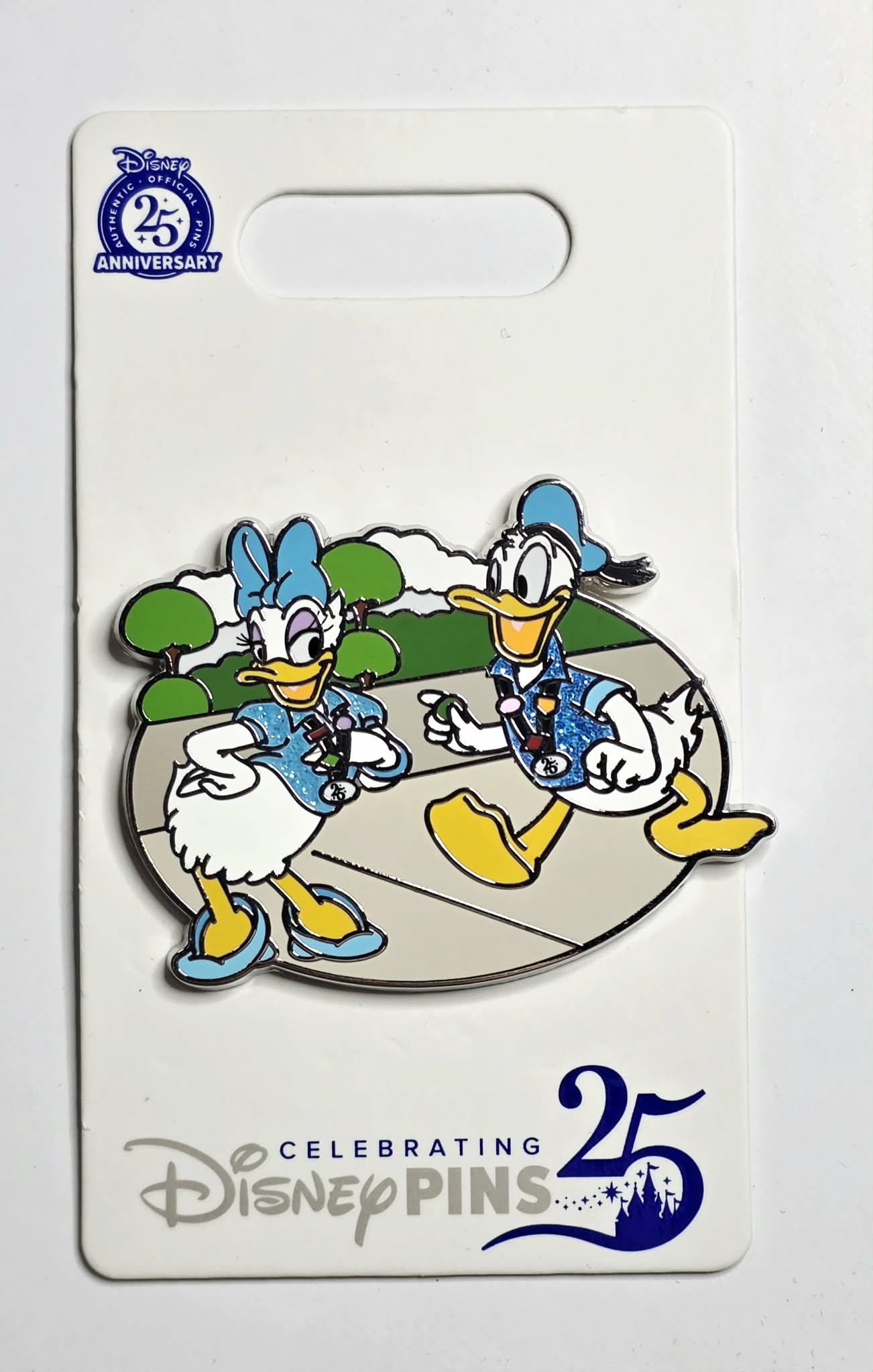 Donald and Daisy Pin Trading