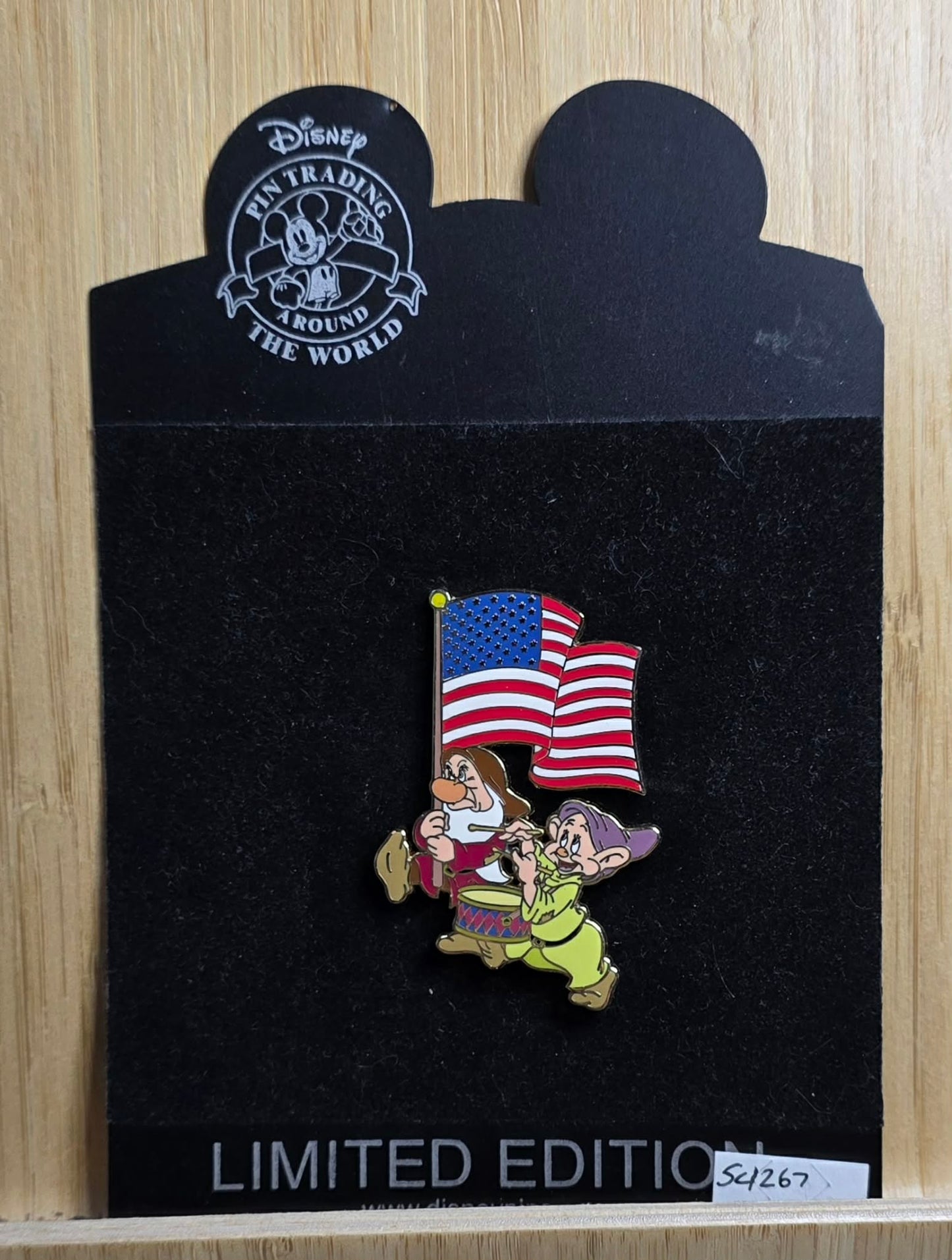 Snow White - Dopey and Grumpy - USA Flag