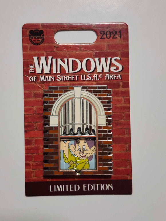 Windows of Main Street USA 2021 - Dopey