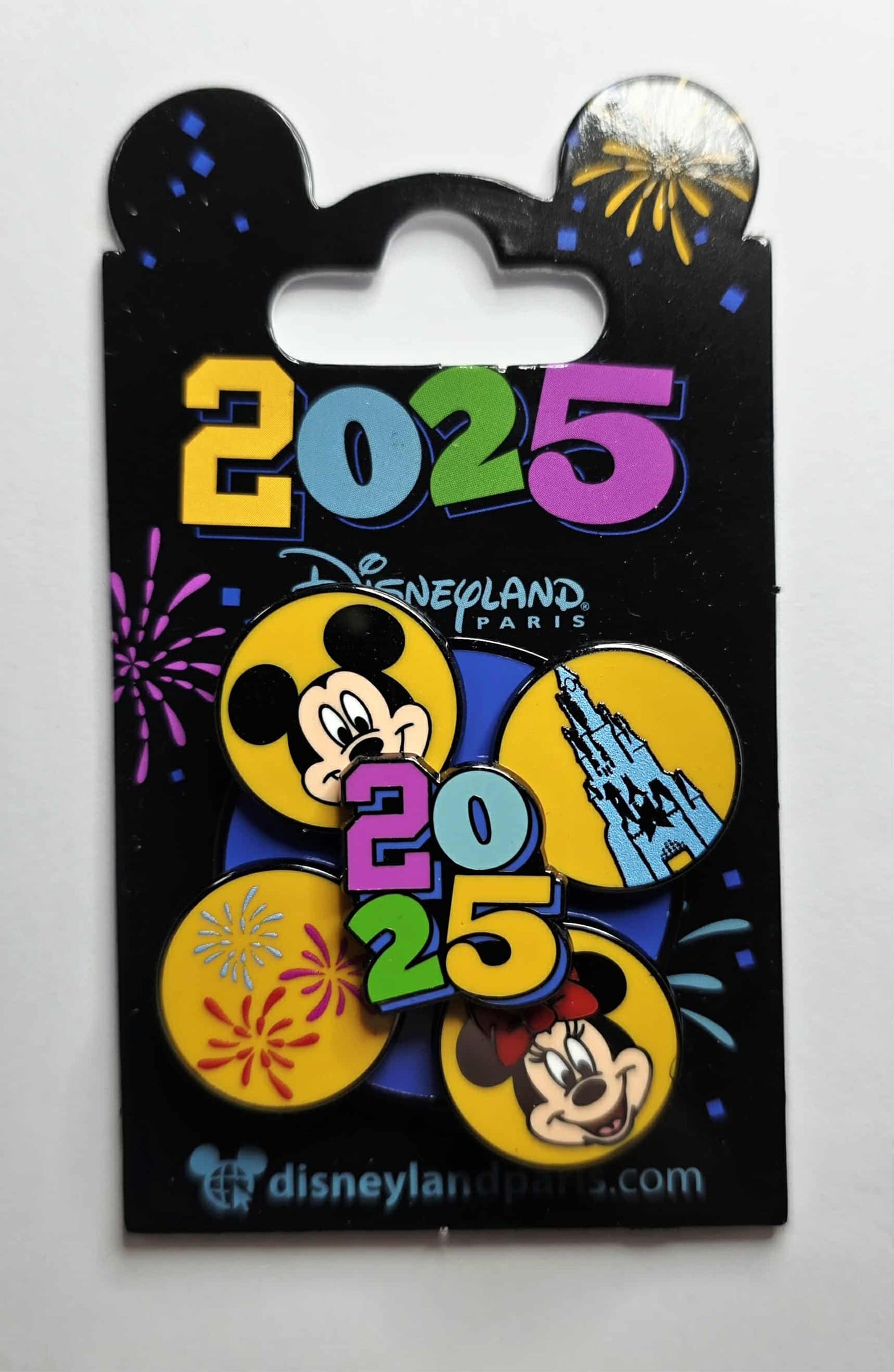 2025 spinner pin featuring Mickey and Minnie Mouse - Disneyland Paris