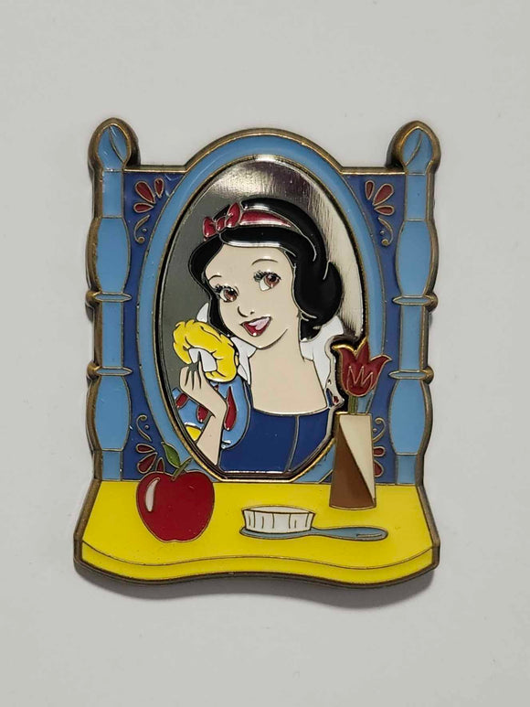 Snow White Mirror - Loungefly Mystery