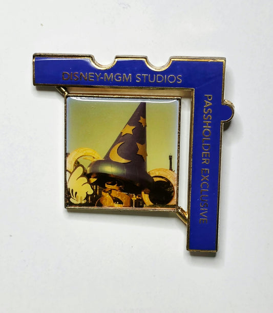 Disney-MGM Studios Donald Duck pin from the 2006 Passholder Spinner Puzzle