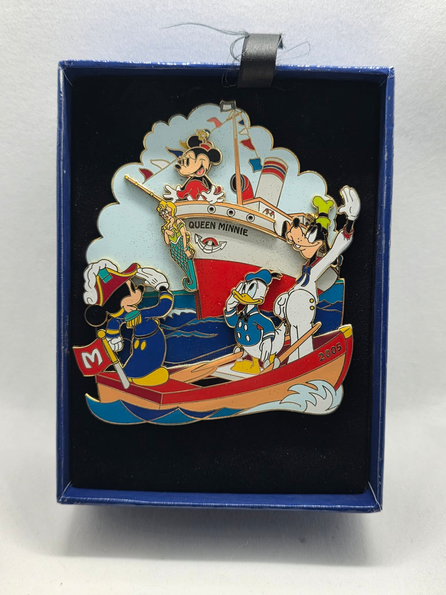 Disney Cruise Line Jumbo Pin - Queen Minnie and Admiral Mickey