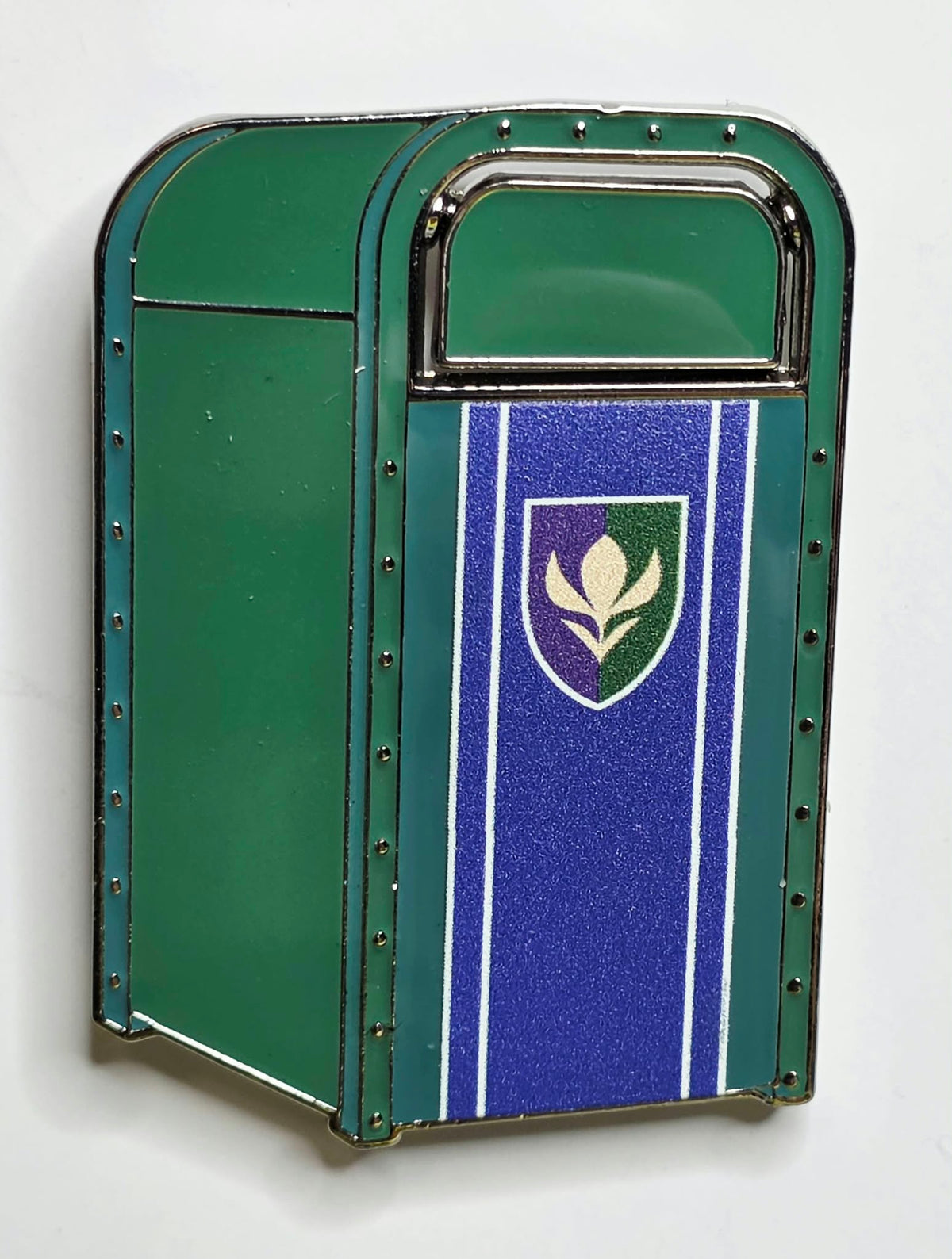 Arendelle Castle - Frozen swinging-lid trash can