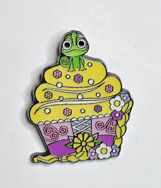 Tangled - Rapunzel and Pascal - Princess Cupcake