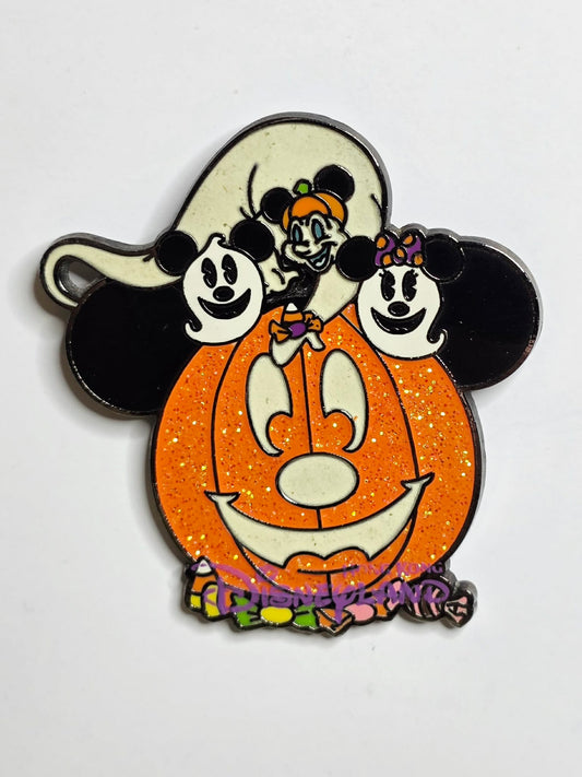 Mickey Mouse - jack-o'-lantern with ghost characters