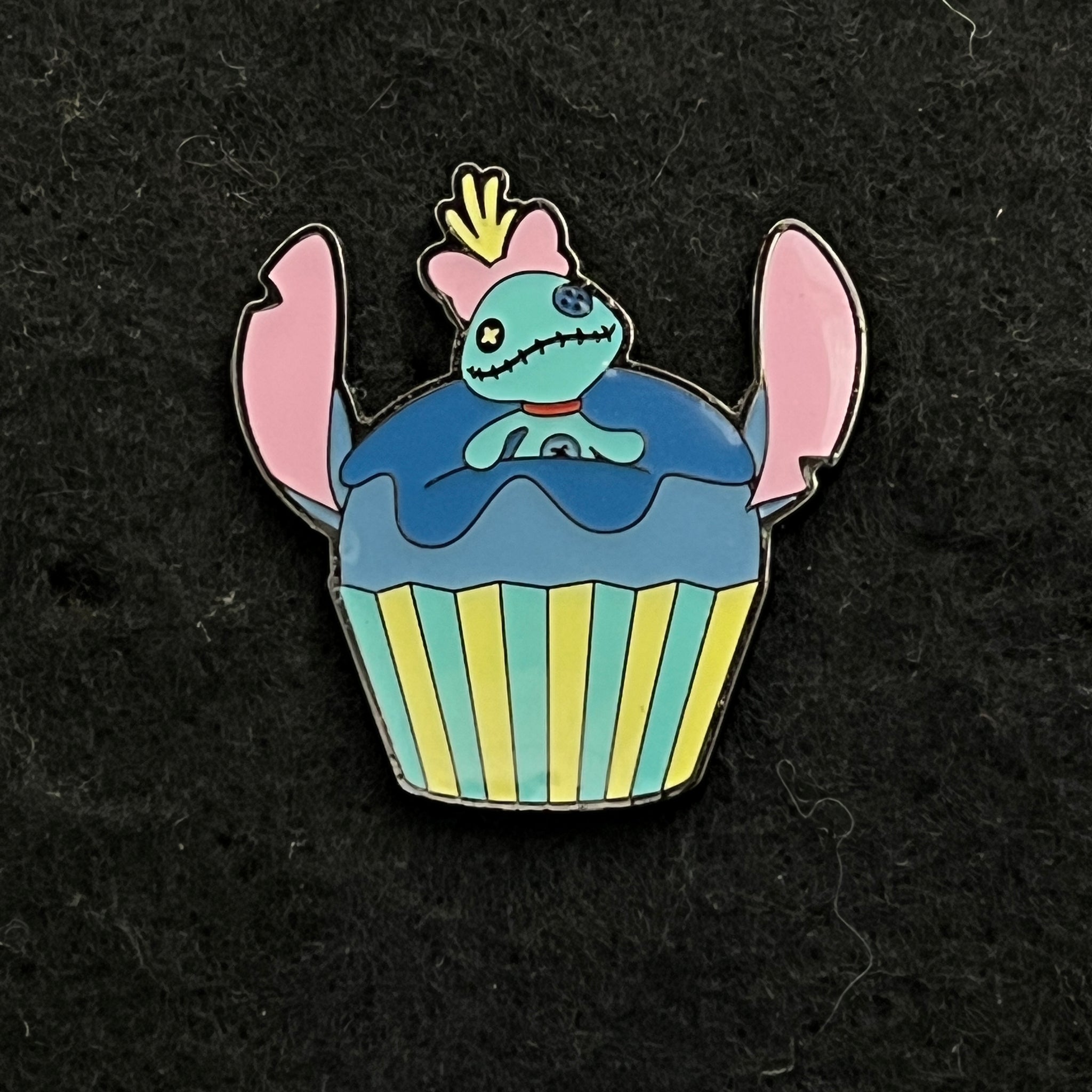 View Pin: SDR - Foodie Party 2021 Mystery Collection - Stitch Cupcake