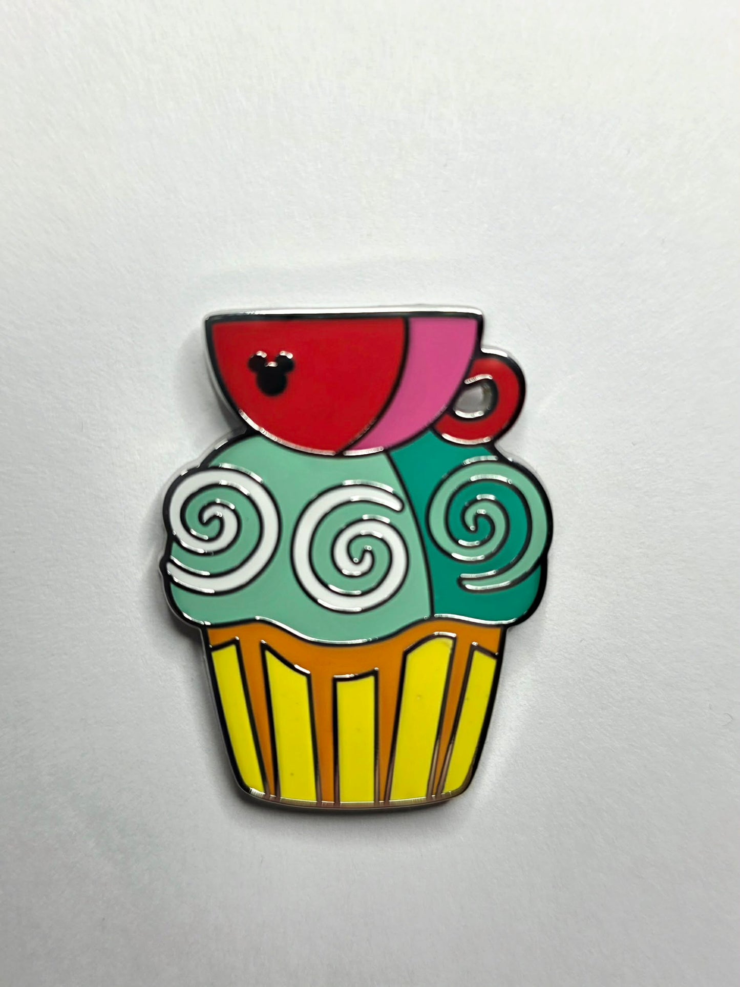Disneyland Alice In Wonderland - Cupcake/Sweet Treats.  -  Wave B Hidden Mickey Pin DLR 2025