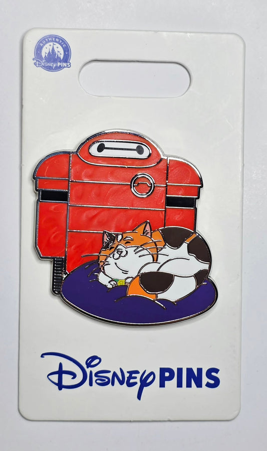 Big Hero 6 - Baymax and his cat Mochi