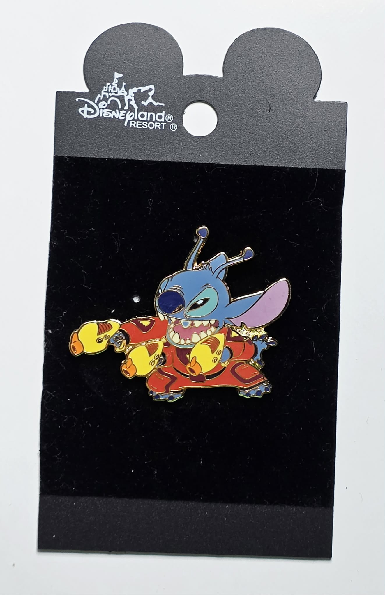 Disney Alien Stitch with Blasters pin from Disneyland Resort