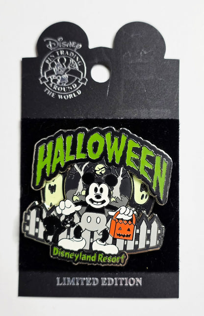 Mickey Mouse - 2003 Disneyland Resort Halloween spinner - glow-in-the-dark