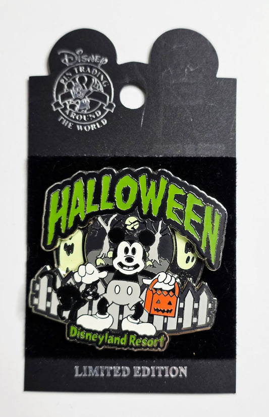 Mickey Mouse - 2003 Disneyland Resort Halloween spinner - glow-in-the-dark