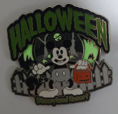 Mickey Mouse - 2003 Disneyland Resort Halloween spinner - glow-in-the-dark