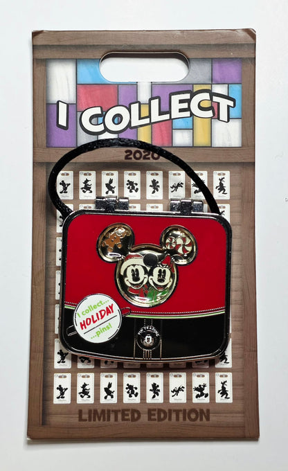 I Collect...Holiday...Pins - Mickey and Minnie Mouse