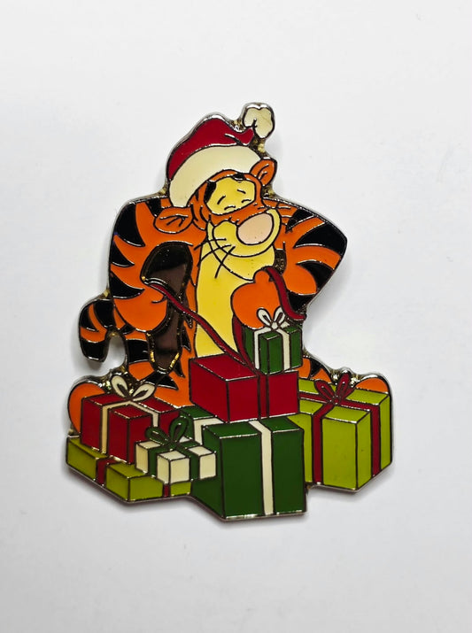 Winnie the Pooh - Tigger - Wrapping Presents