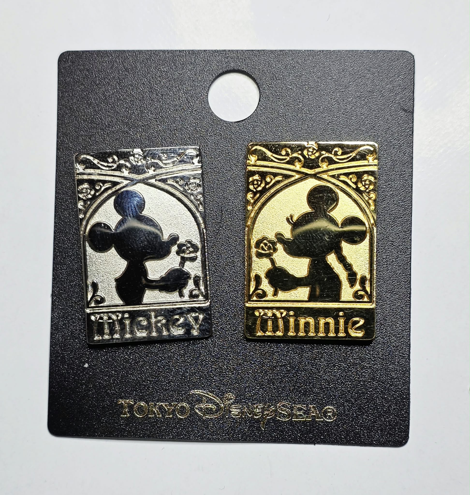 Tokyo DisneySea Mickey and Minnie Silhouette Pin Set – Canada's Disney ...