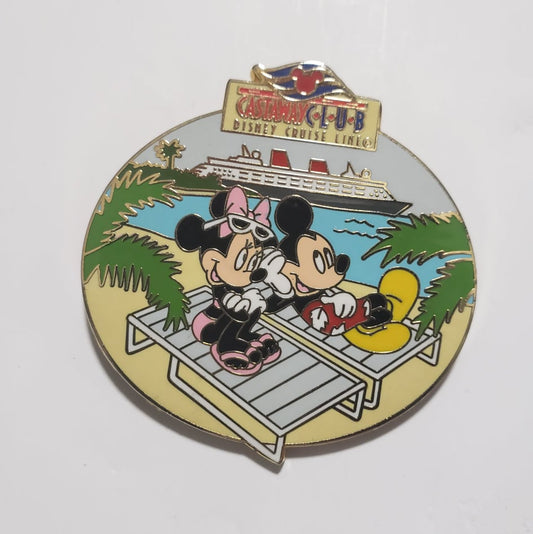 DCL - Castaway Club - Lanyard and 2 Pin Set (Gift) Grey Lounge & Pink bow Pin Only