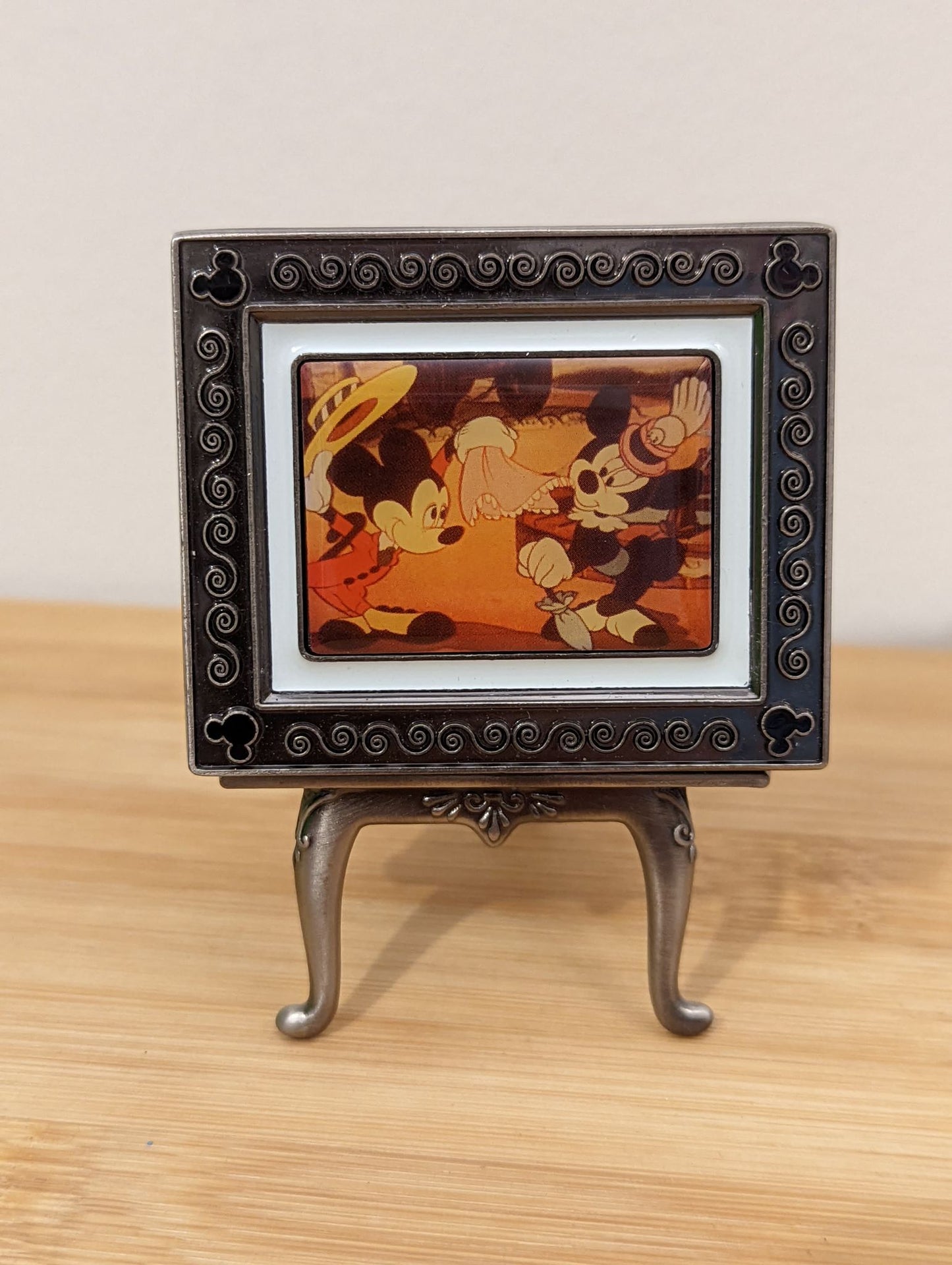 Mickey Pin / Frame