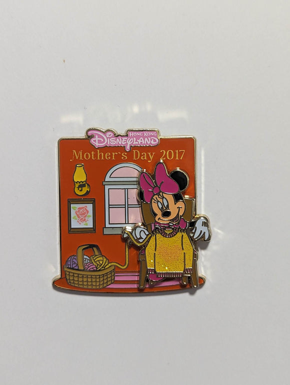 Mother's Day - Hong Kong 2017 - Minnie knitting