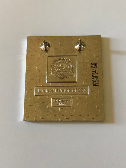 Characters & Cameras Mystery Collection - Dale CHASER LE250